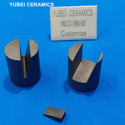 bề mặt mịn hoàn thiện Silicon Carbide Ceramic Base với độ bền uốn cong 380 MPa